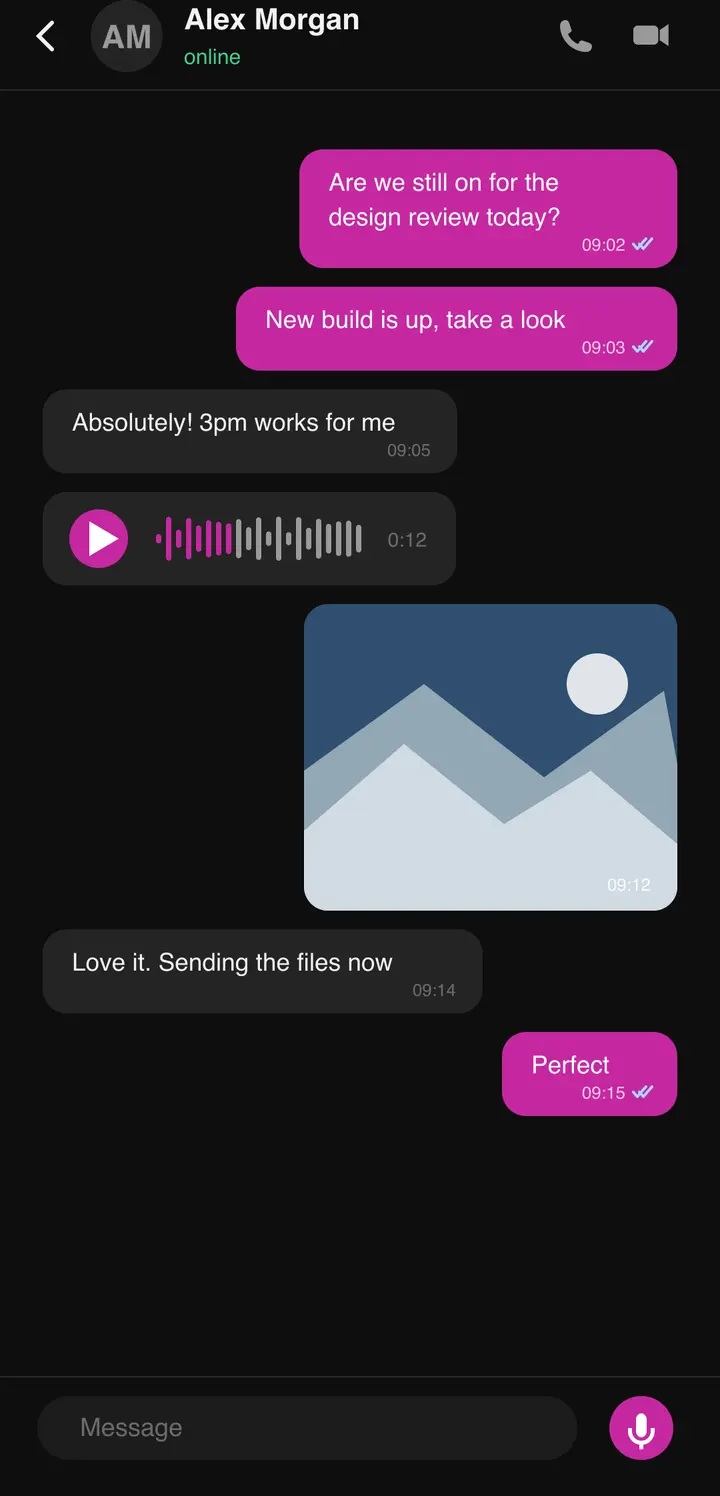 A Bluetune chat conversation in dark mode, showing message bubbles, replies and a voice note