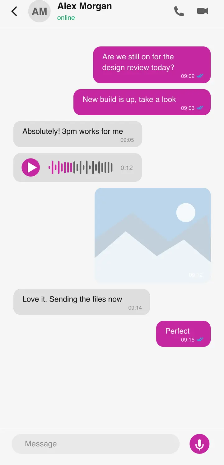 A Bluetune chat conversation in dark mode, showing message bubbles, replies and a voice note
